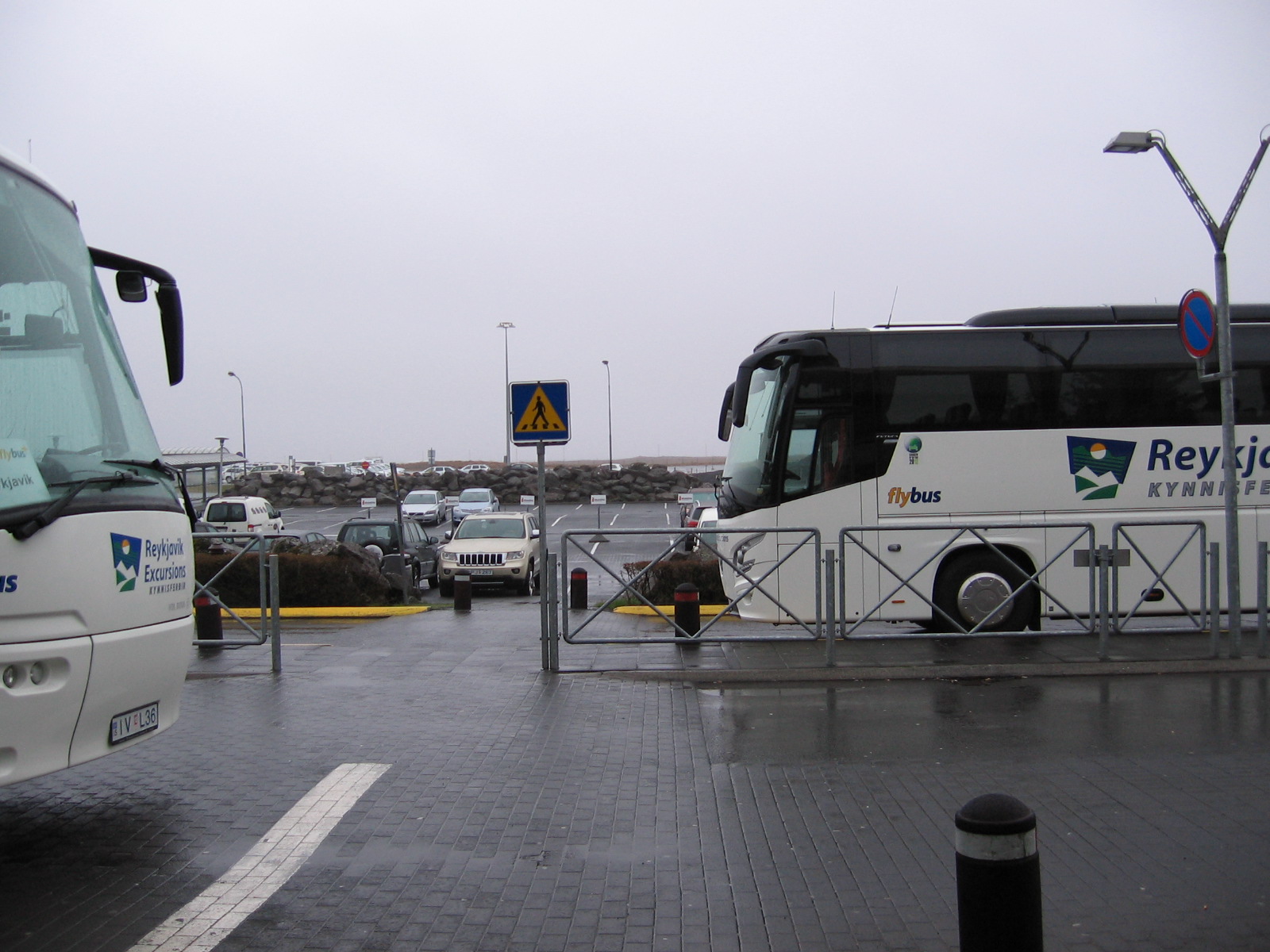 Čekání na bus do Reykjavíku